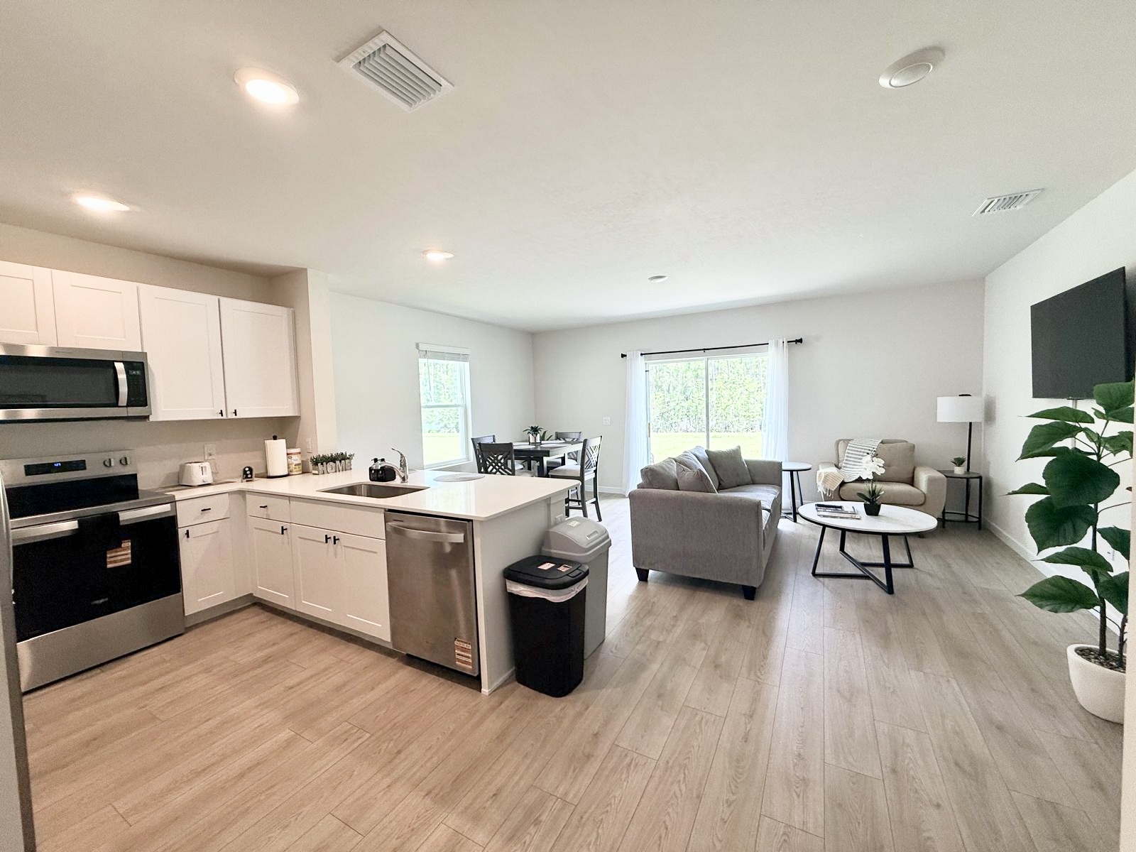 Kitchen-Living